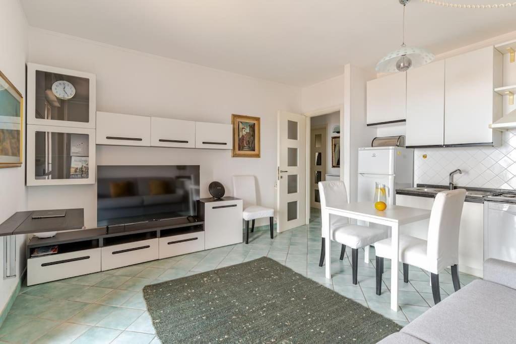 Thekeystudio, La Casa Del Mare Azzurro With Seaview Ventimiglia Exterior foto