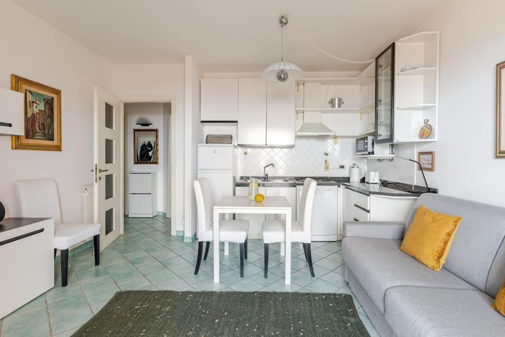 Thekeystudio, La Casa Del Mare Azzurro With Seaview Ventimiglia Exterior foto
