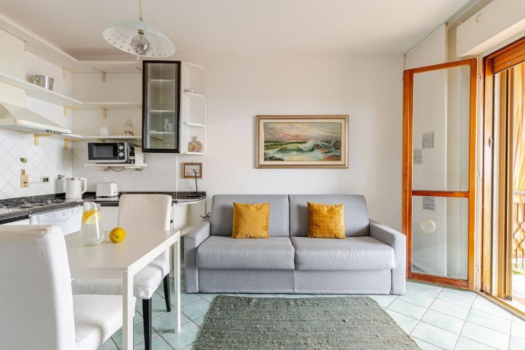 Thekeystudio, La Casa Del Mare Azzurro With Seaview Ventimiglia Exterior foto